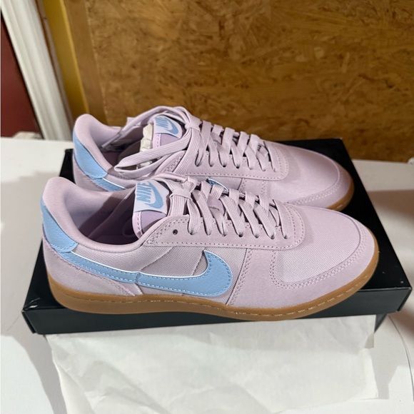 Nike Air Womens Sneakers - Picture 3 of 8